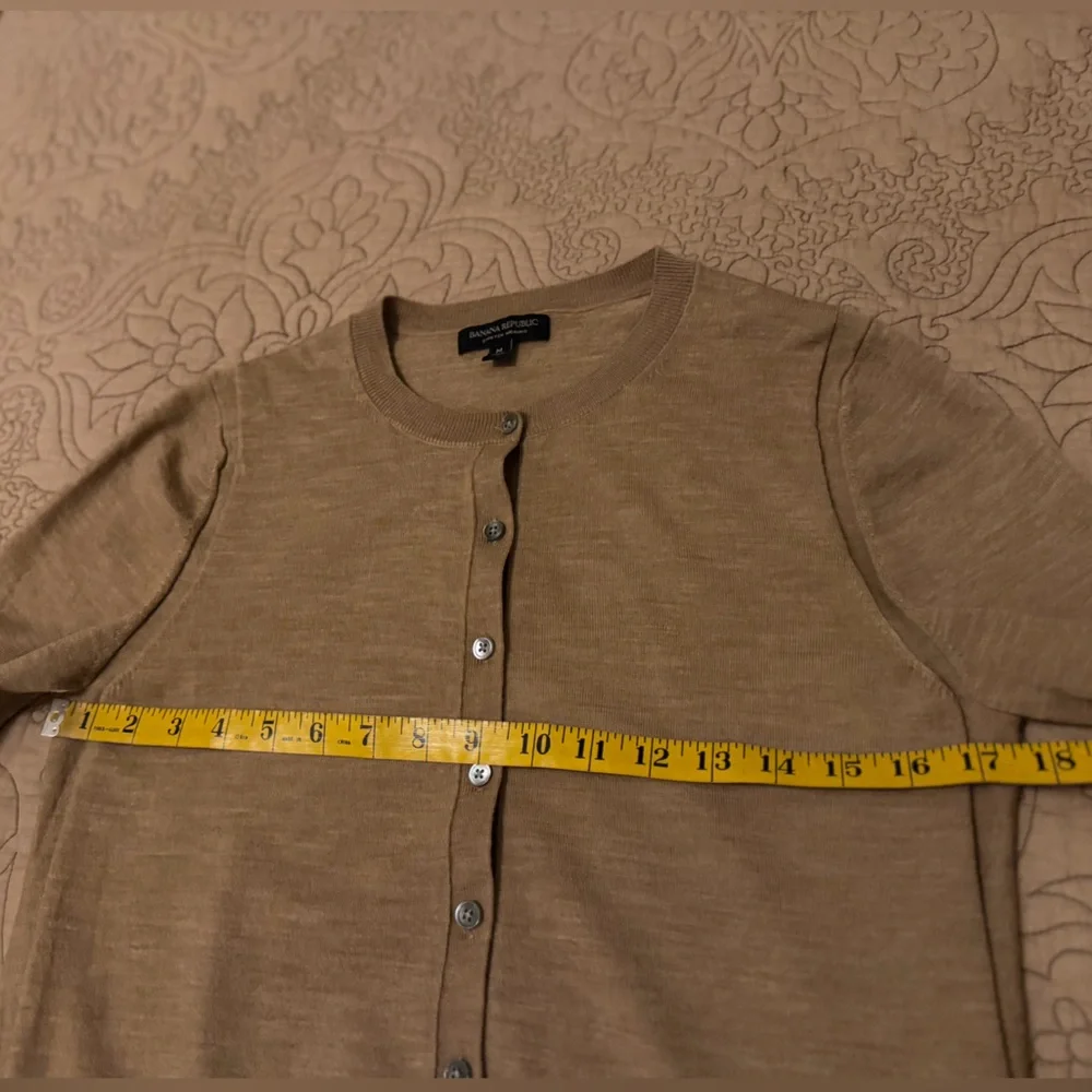 Banana Republic Camel Tan Merino Wool Lightweight Cardigan Sweater, Size M - Picture 4 of 6
